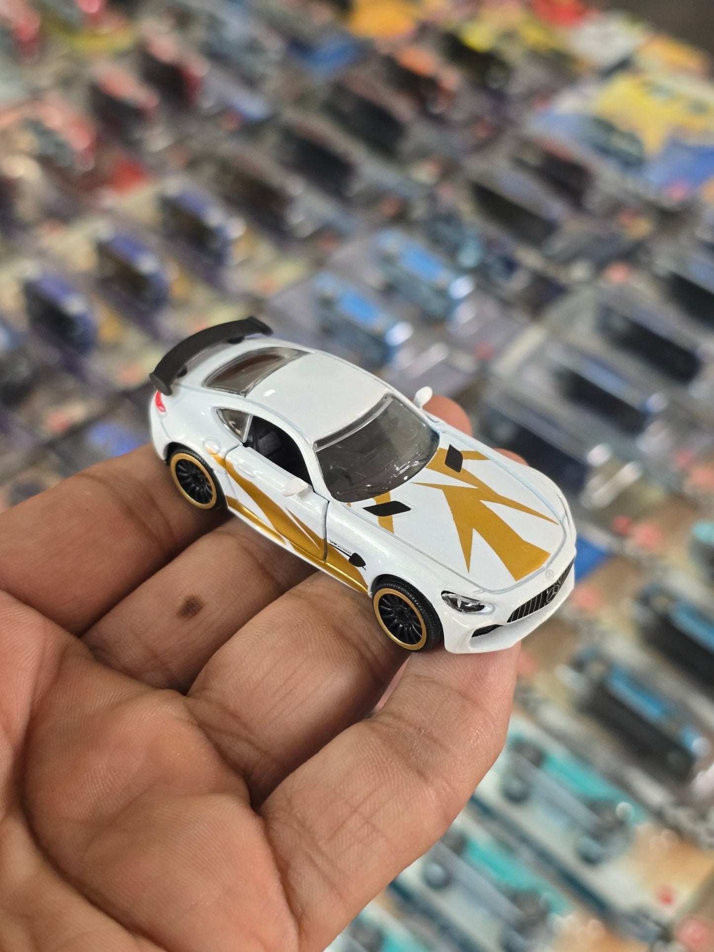 Majorette Mercedes - AMG GT R (Uncarded) - Kinder Logs