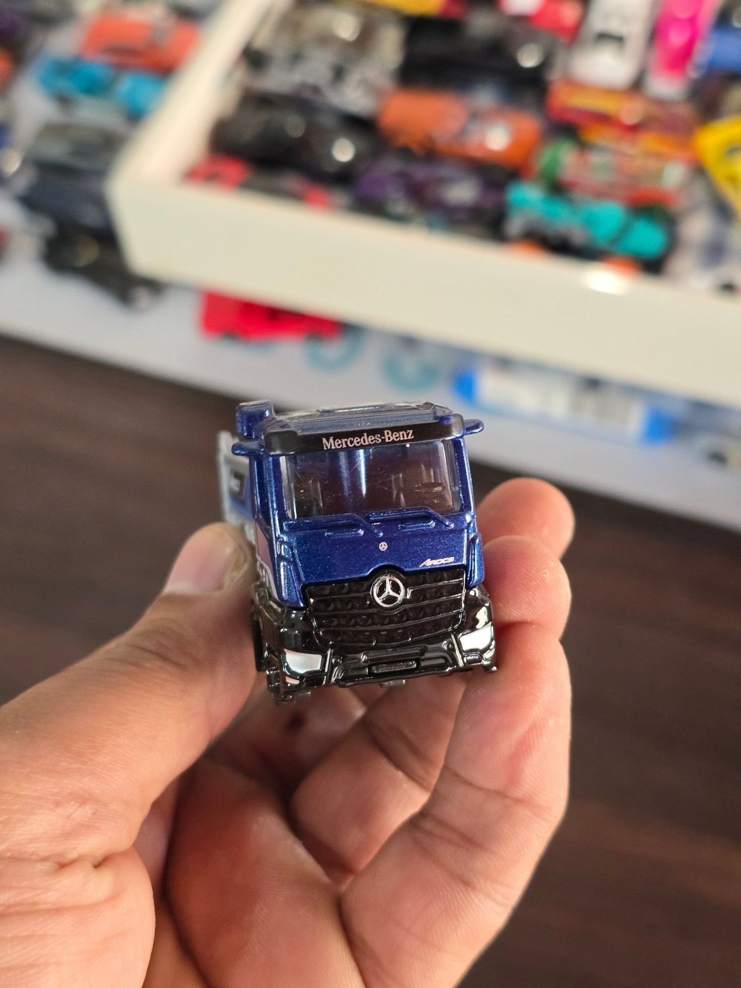 Majorette Mercedes - Benz Arocs Truck (Uncarded) - Kinder Logs
