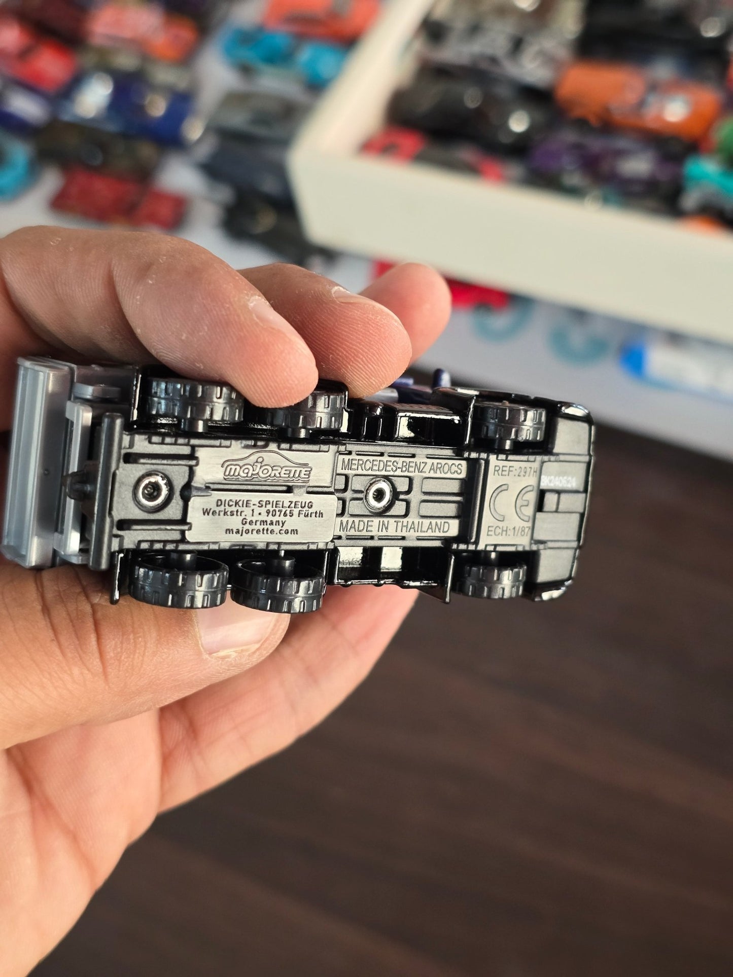 Majorette Mercedes - Benz Arocs Truck (Uncarded) - Kinder Logs