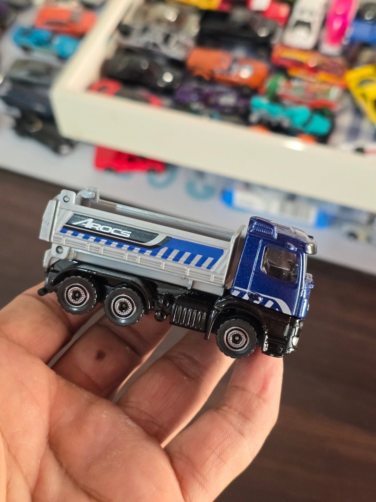 Majorette Mercedes - Benz Arocs Truck (Uncarded) - Kinder Logs