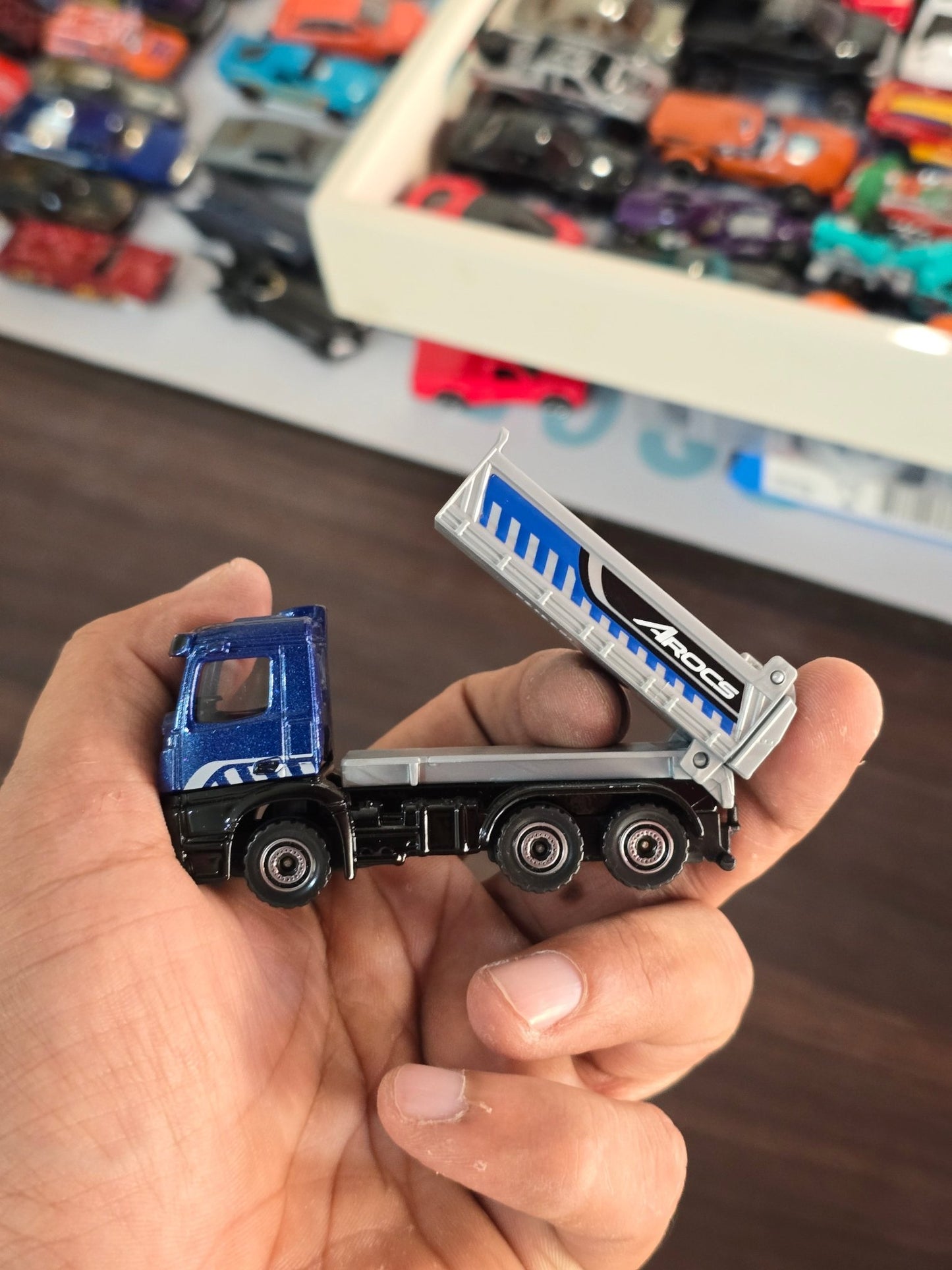 Majorette Mercedes - Benz Arocs Truck (Uncarded) - Kinder Logs