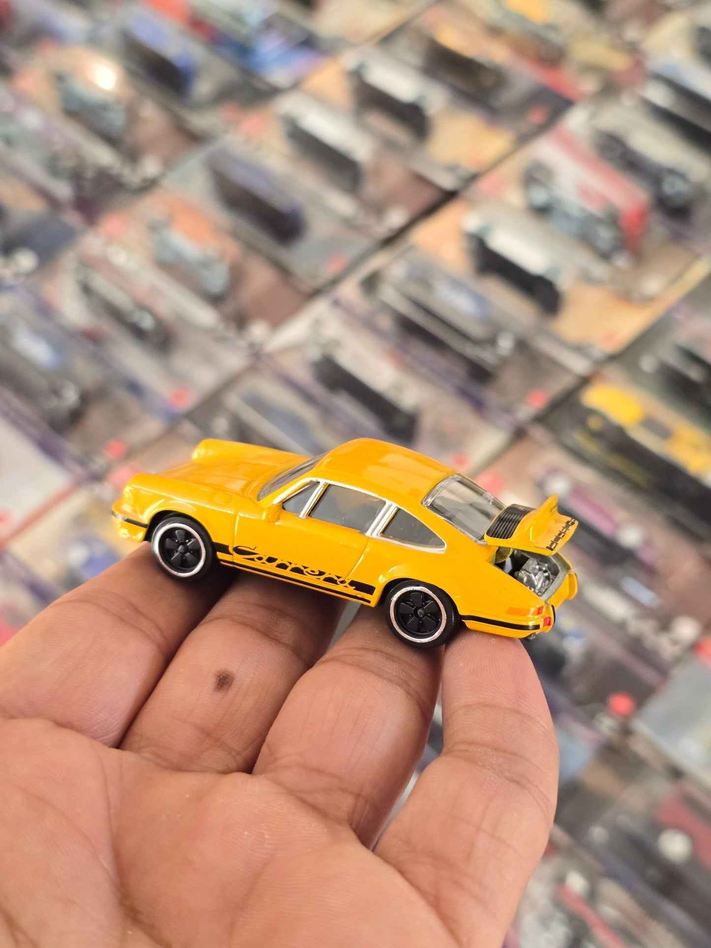 Majorette Porsche 911 Carrera RS 2.7 - Yellow (Uncarded) - Kinder Logs