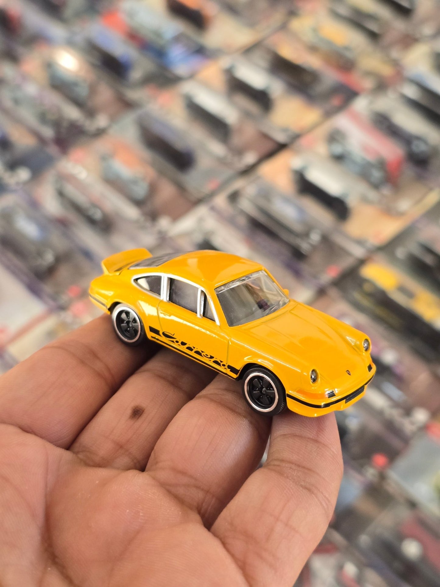 Majorette Porsche 911 Carrera RS 2.7 - Yellow (Uncarded) - Kinder Logs
