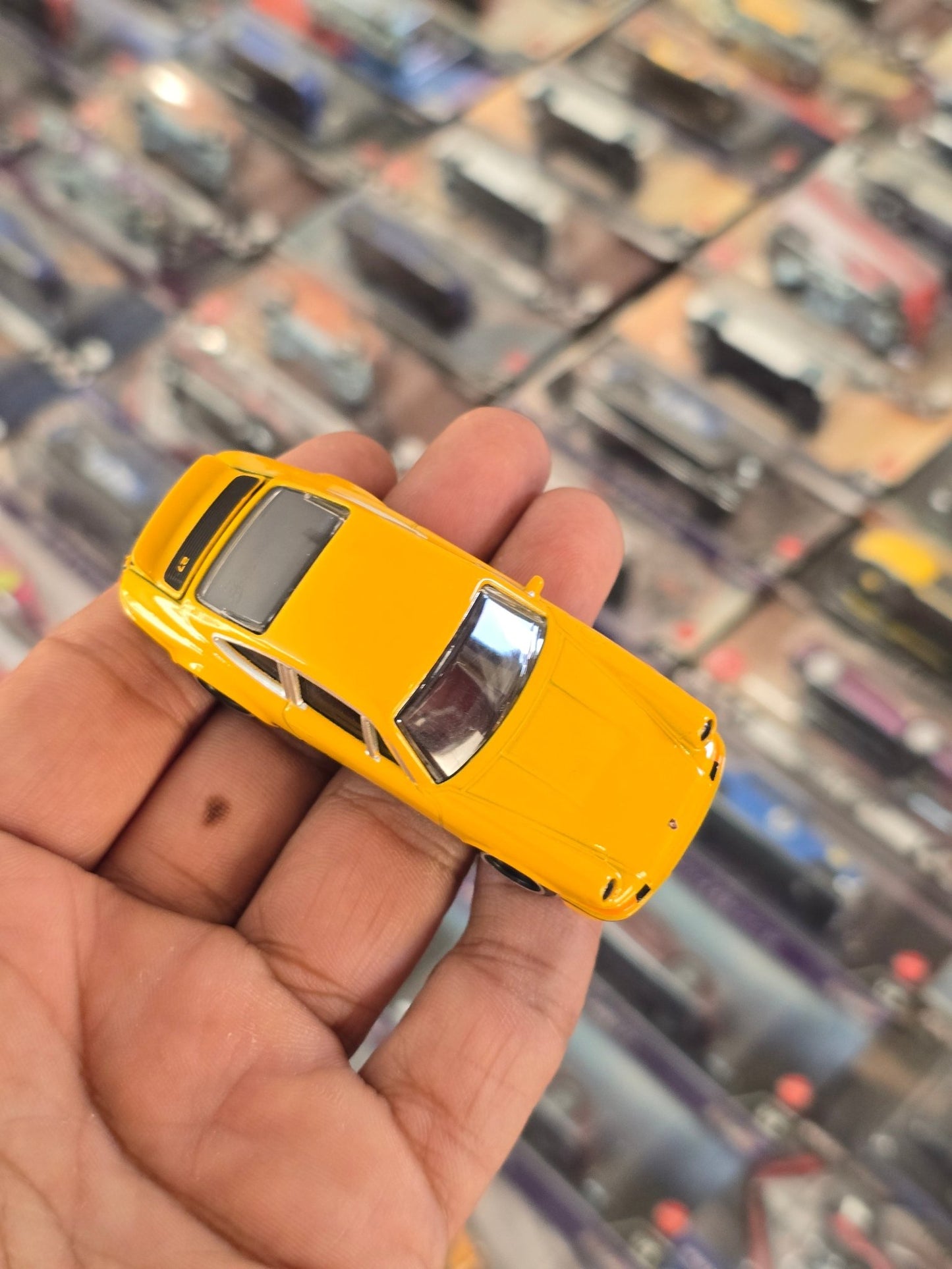 Majorette Porsche 911 Carrera RS 2.7 - Yellow (Uncarded) - Kinder Logs