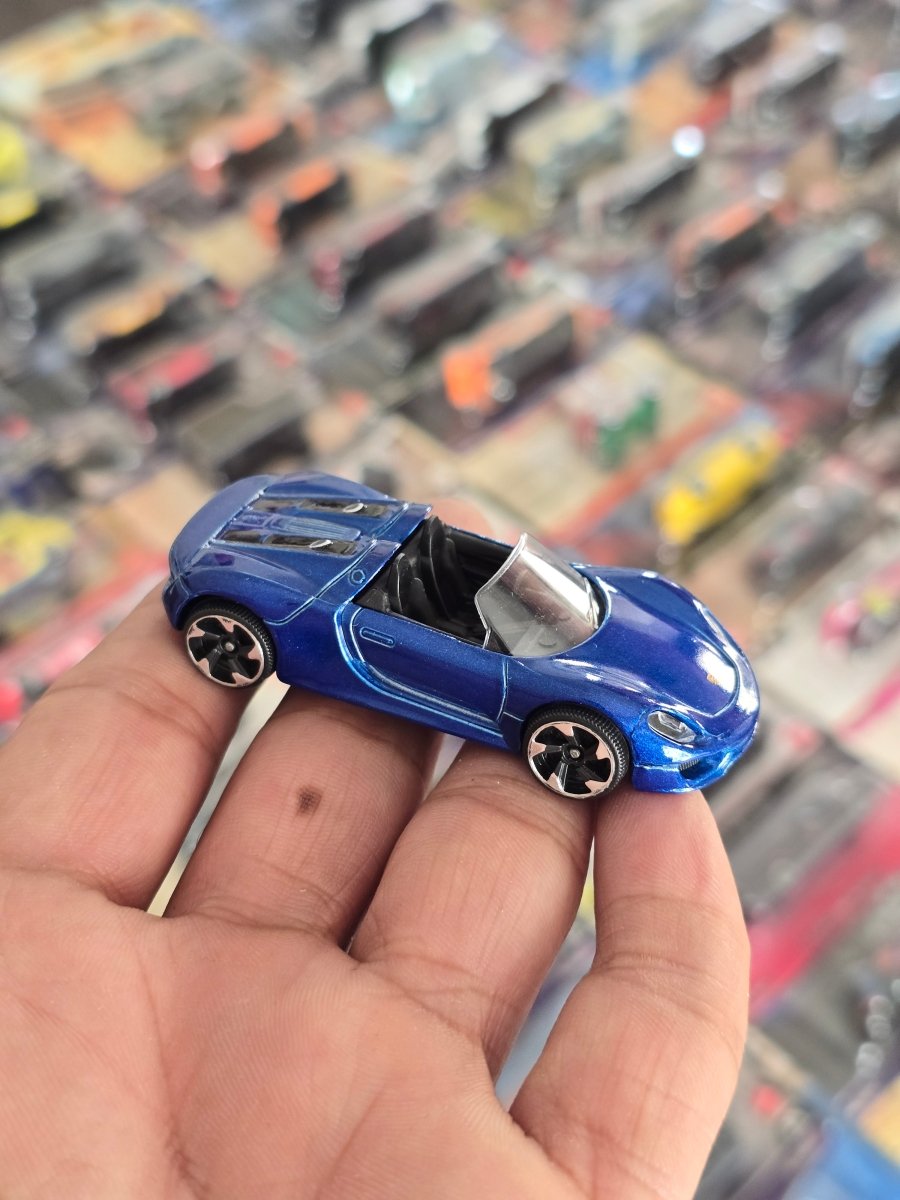 Majorette Porsche 918 Spyder - Blue Color (Uncarded) - Kinder Logs
