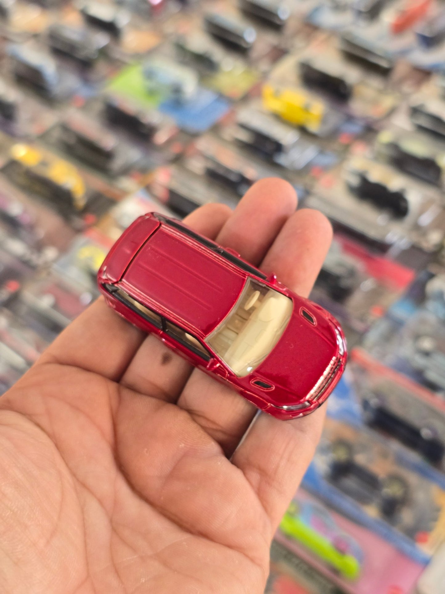 Majorette Range Rover Evoque - Maroon (Uncarded) - Kinder Logs