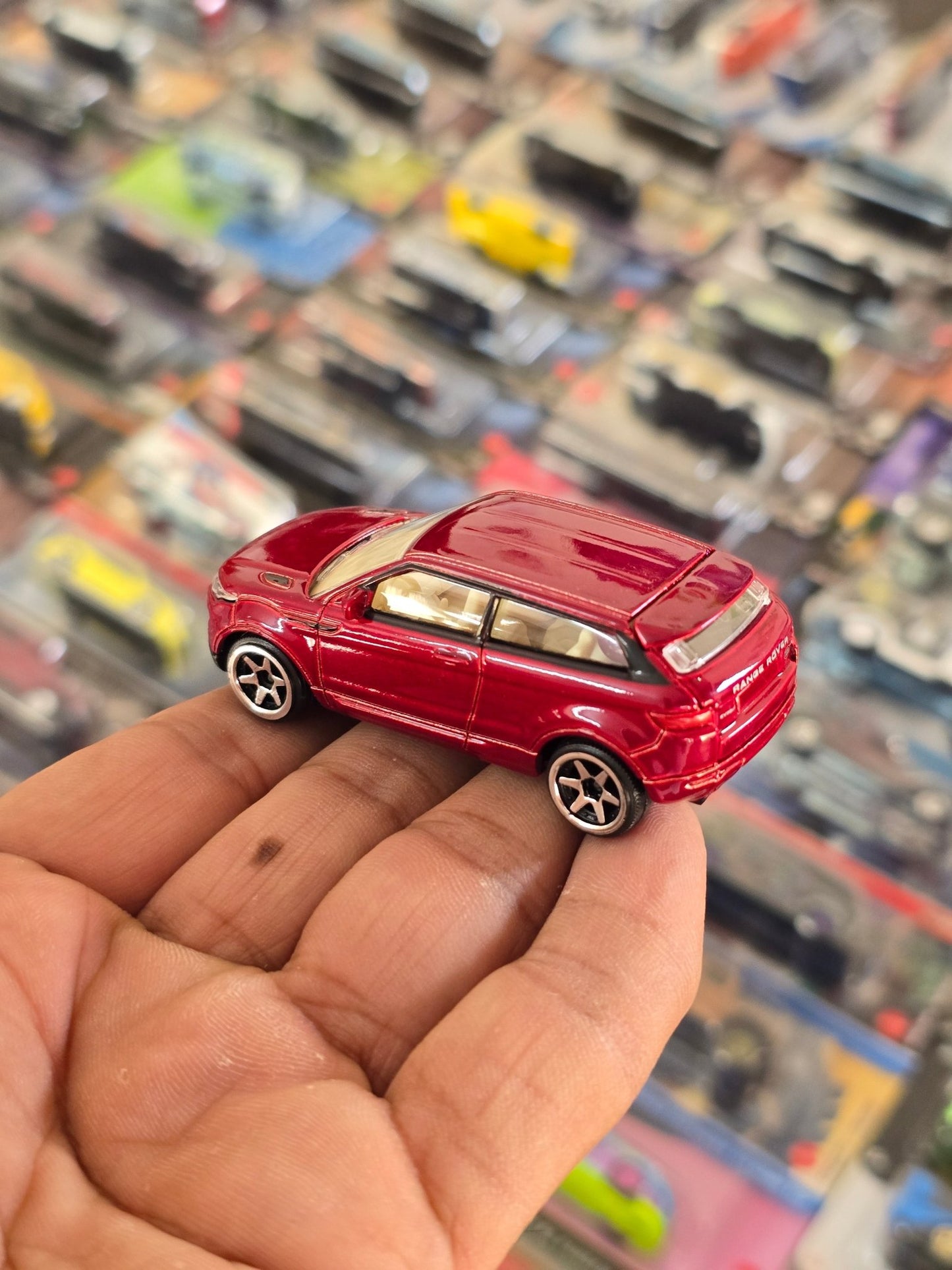 Majorette Range Rover Evoque - Maroon (Uncarded) - Kinder Logs