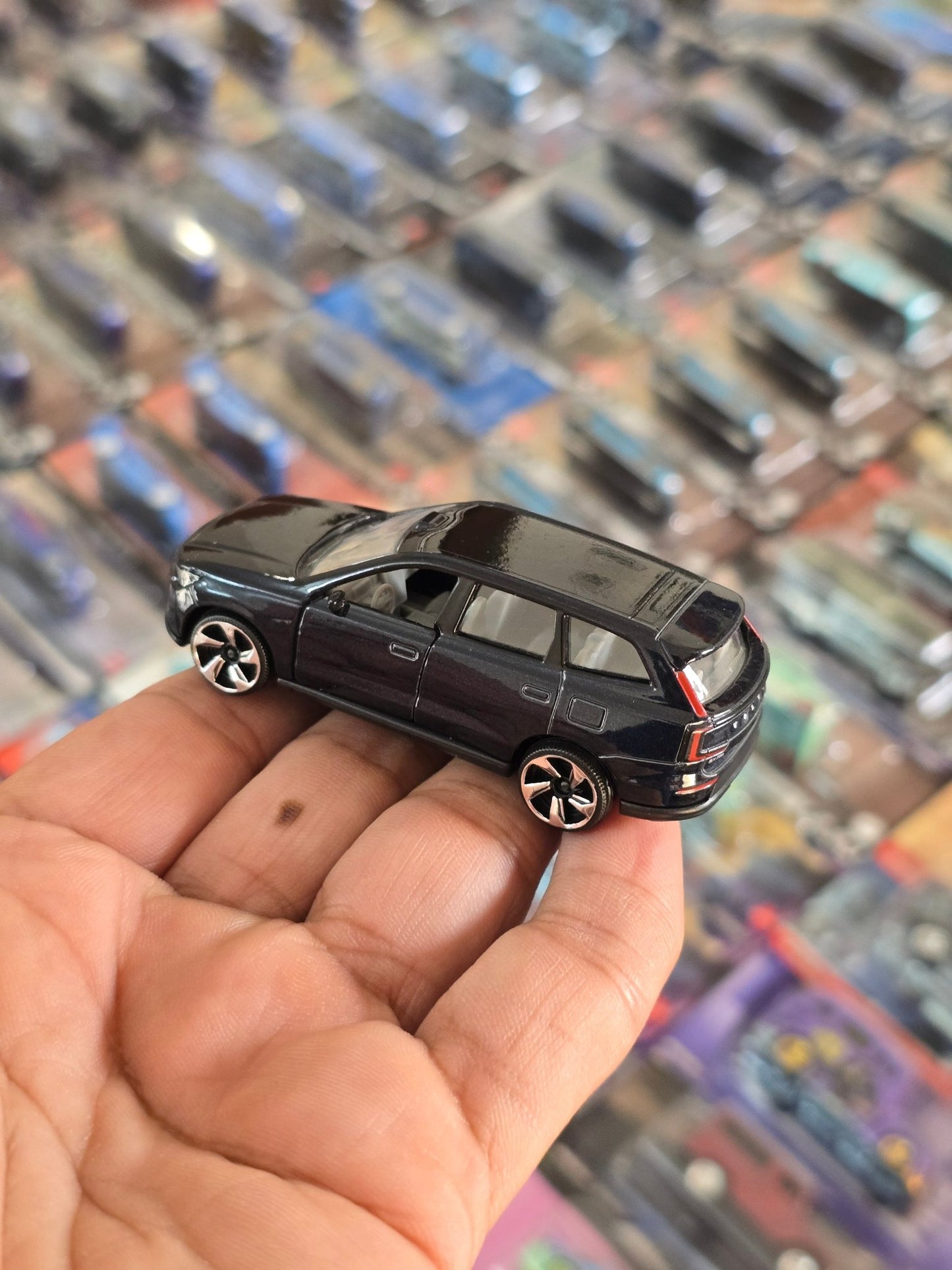 Majorette Volvo EX90 - Black (Uncarded) - Kinder Logs