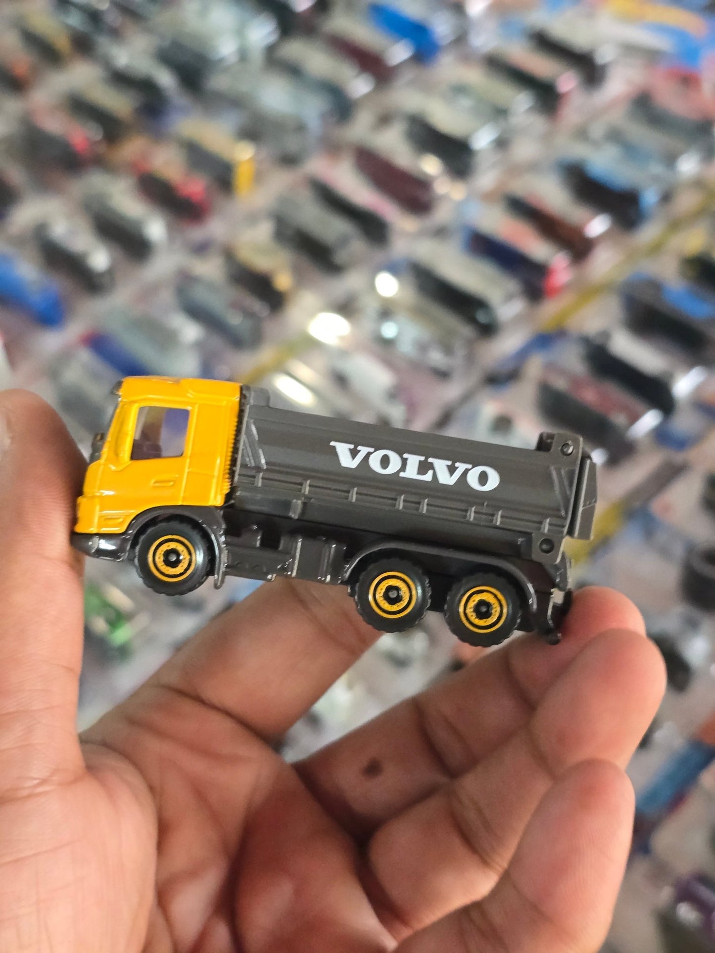 Majorette Volvo Truck - FMX Dumper (Uncarded) - Kinder Logs