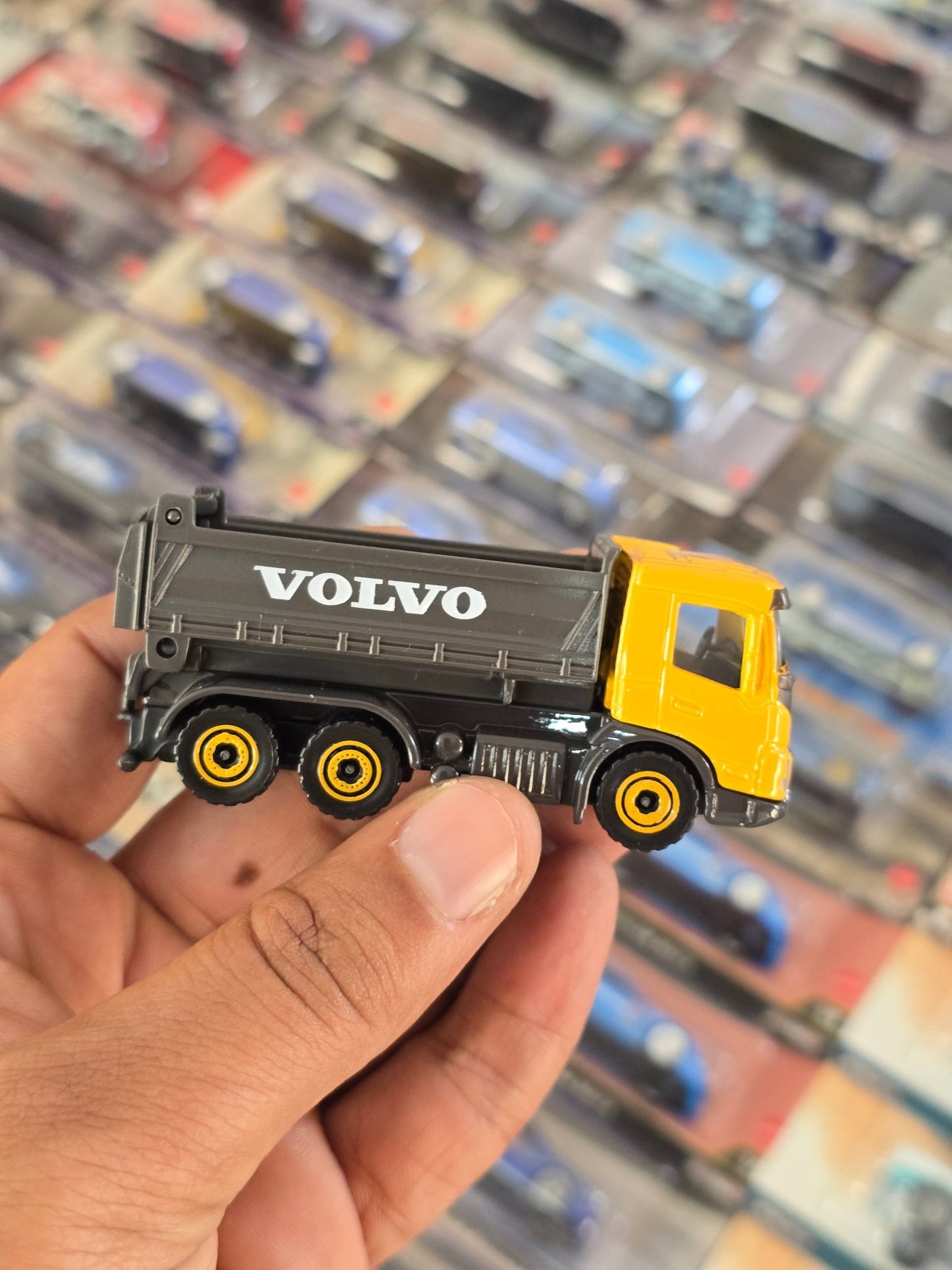 Majorette Volvo Truck - FMX Dumper (Uncarded) - Kinder Logs