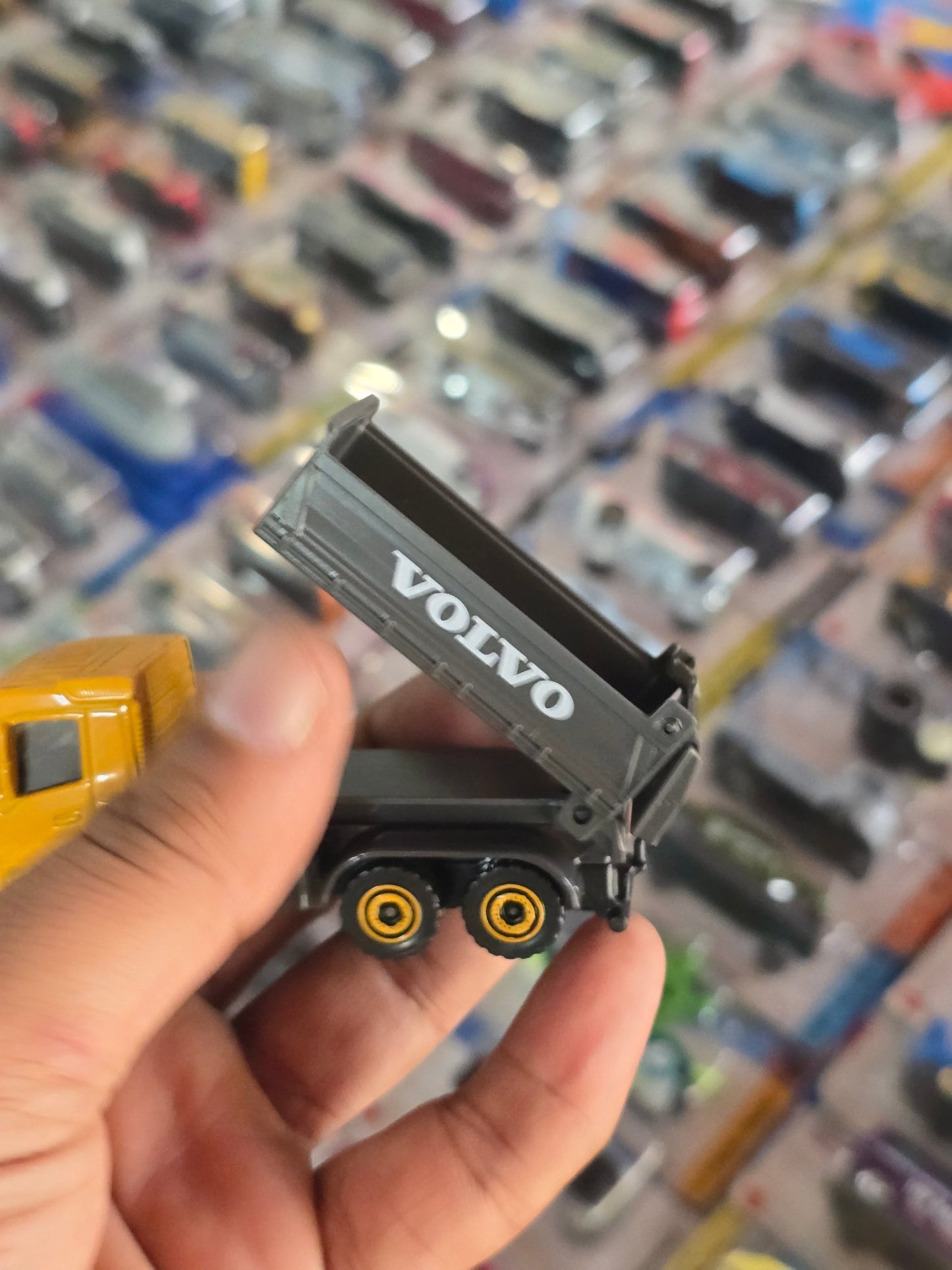 Majorette Volvo Truck - FMX Dumper (Uncarded) - Kinder Logs