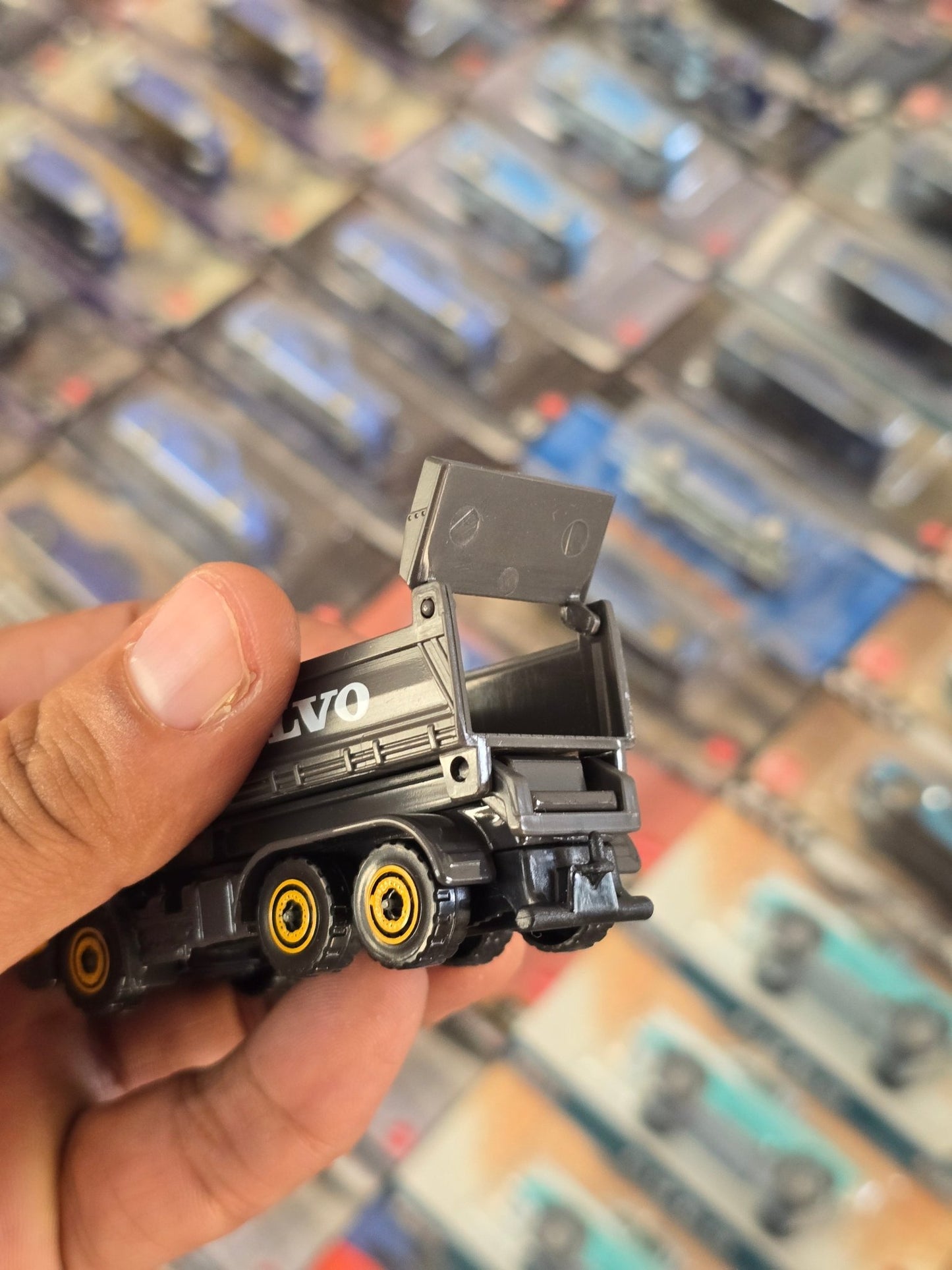 Majorette Volvo Truck - FMX Dumper (Uncarded) - Kinder Logs