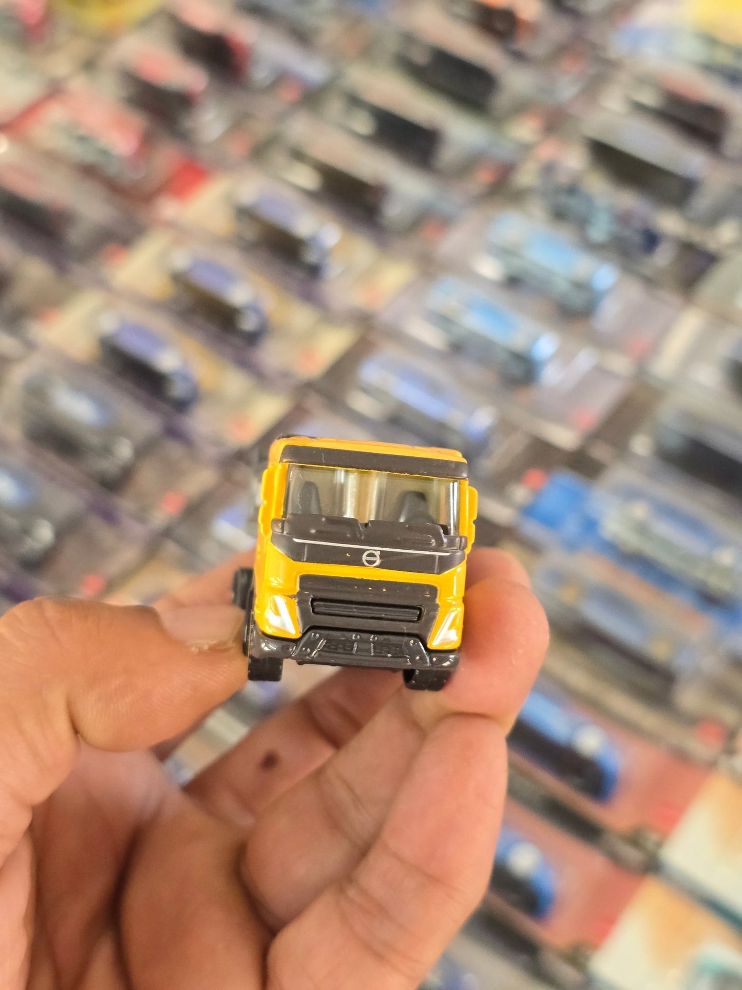 Majorette Volvo Truck - FMX Dumper (Uncarded) - Kinder Logs