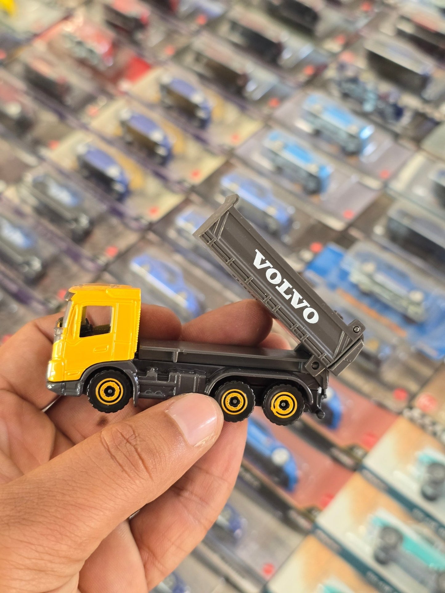 Majorette Volvo Truck - FMX Dumper (Uncarded) - Kinder Logs