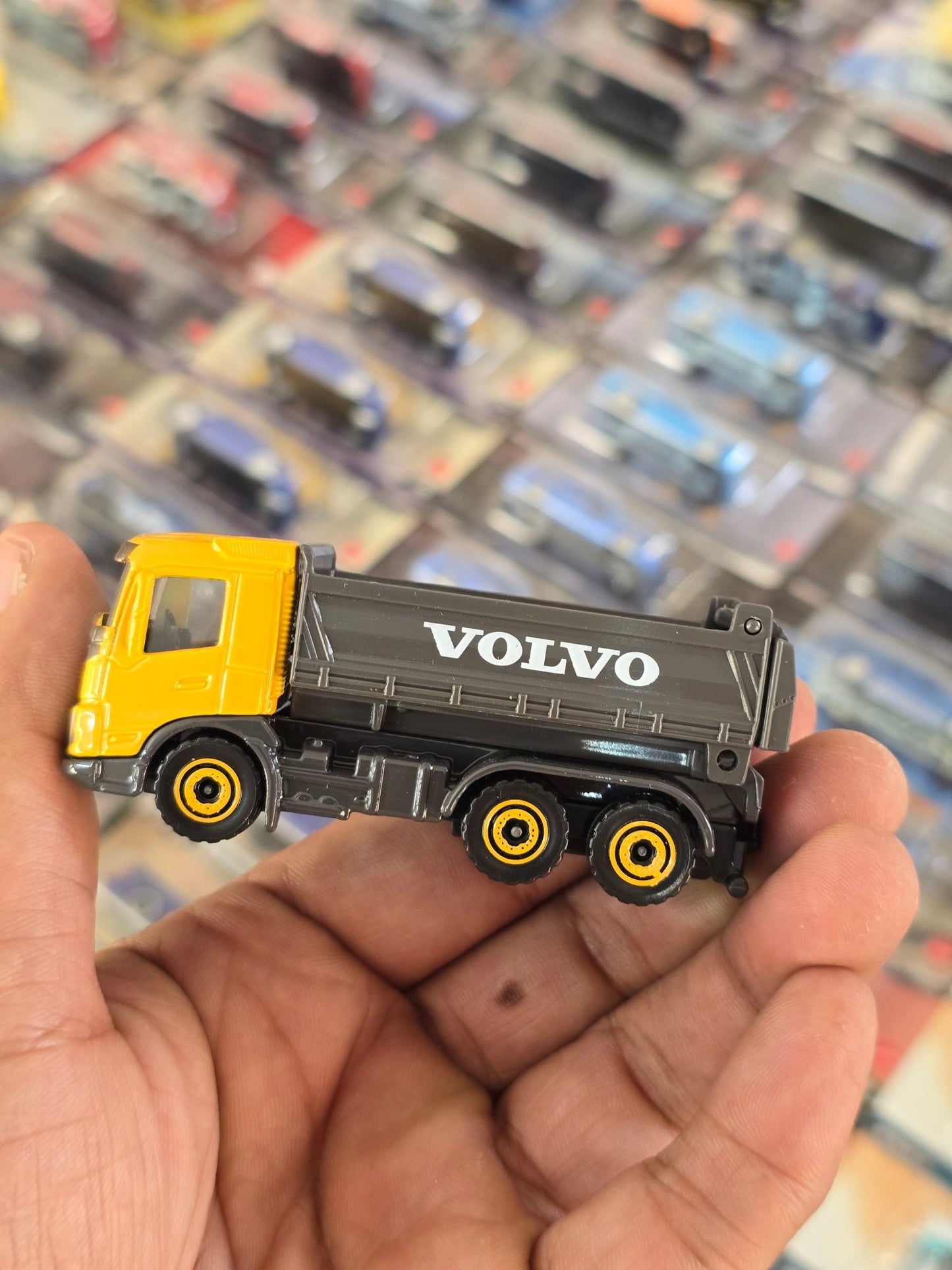 Majorette Volvo Truck - FMX Dumper (Uncarded) - Kinder Logs
