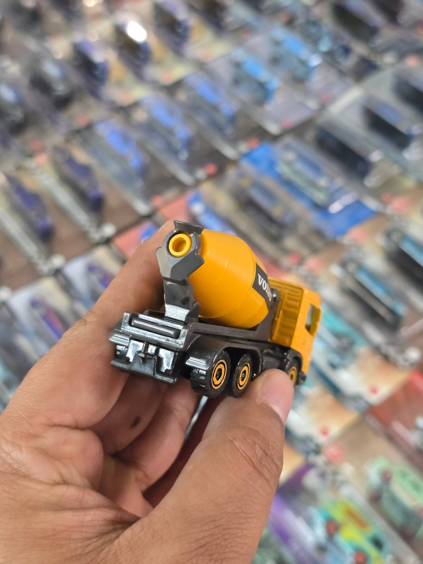 Majorette Volvo Truck - FMX Mixer (Uncarded) - Kinder Logs