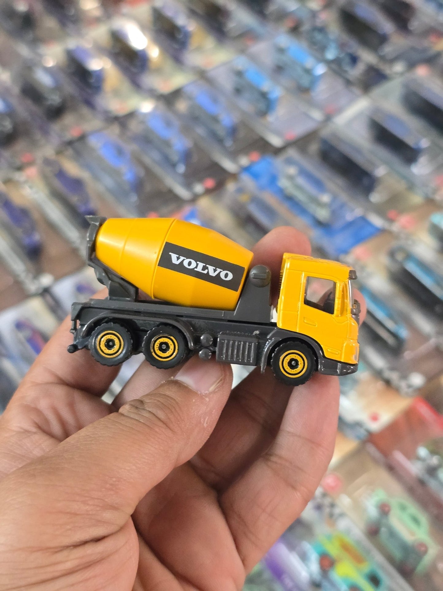 Majorette Volvo Truck - FMX Mixer (Uncarded) - Kinder Logs