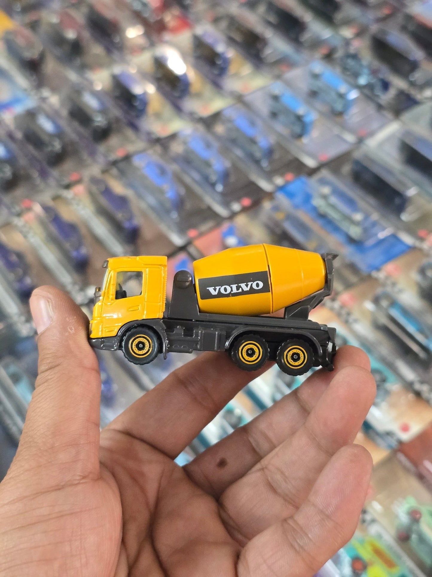 Majorette Volvo Truck - FMX Mixer (Uncarded) - Kinder Logs