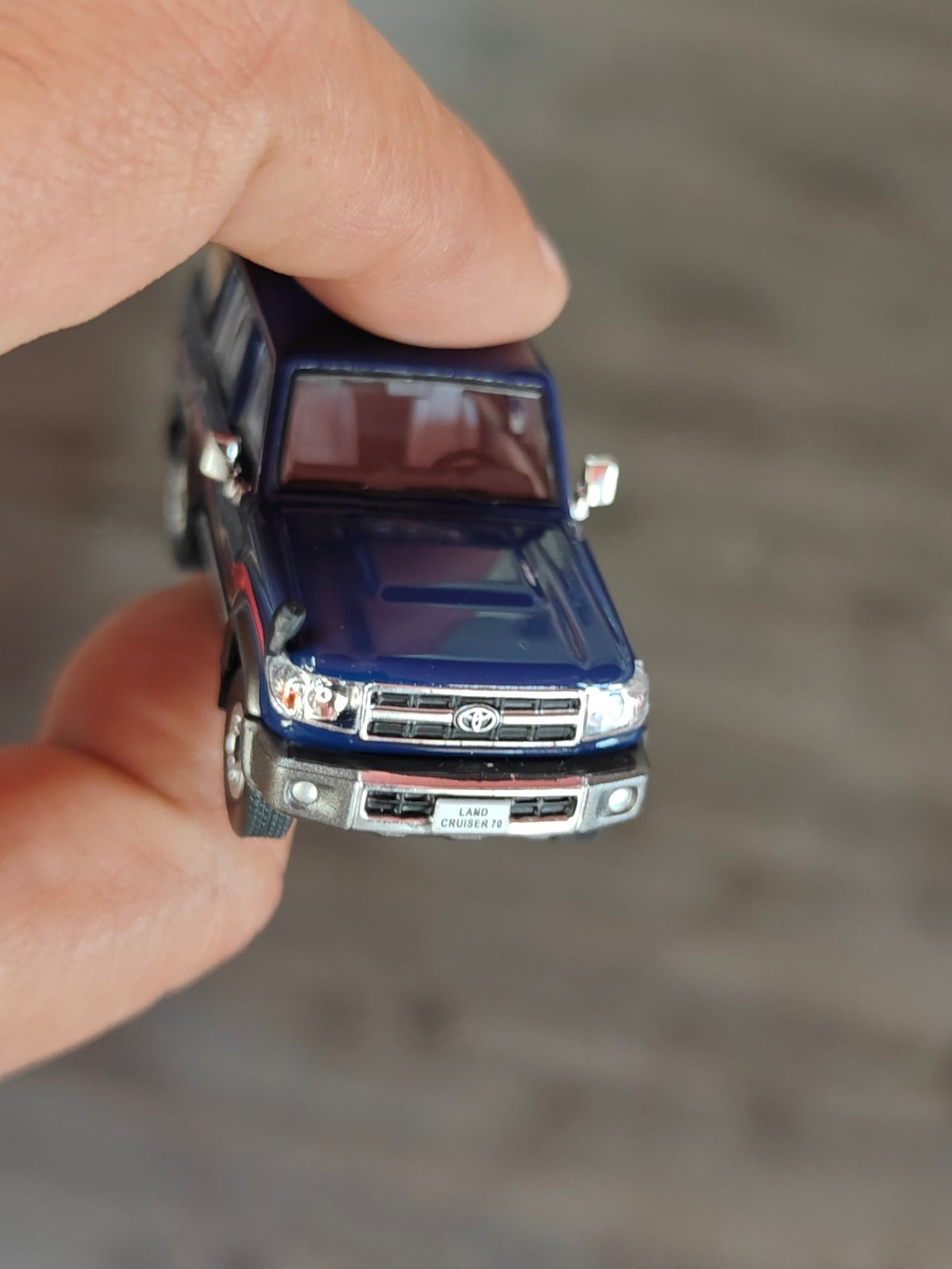 Massdi 1994 Toyota Land Cruiser LC76 - Blue (Open Box) - Kinder Logs
