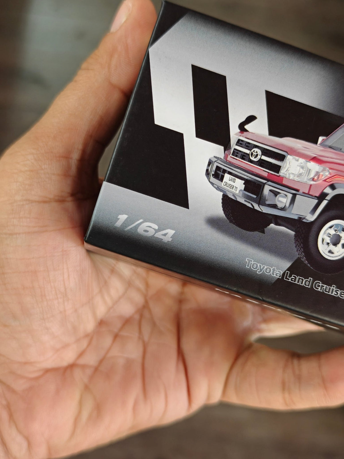 Massdi 1994 Toyota Land Cruiser LC76 - Red (Open Box) - Kinder Logs