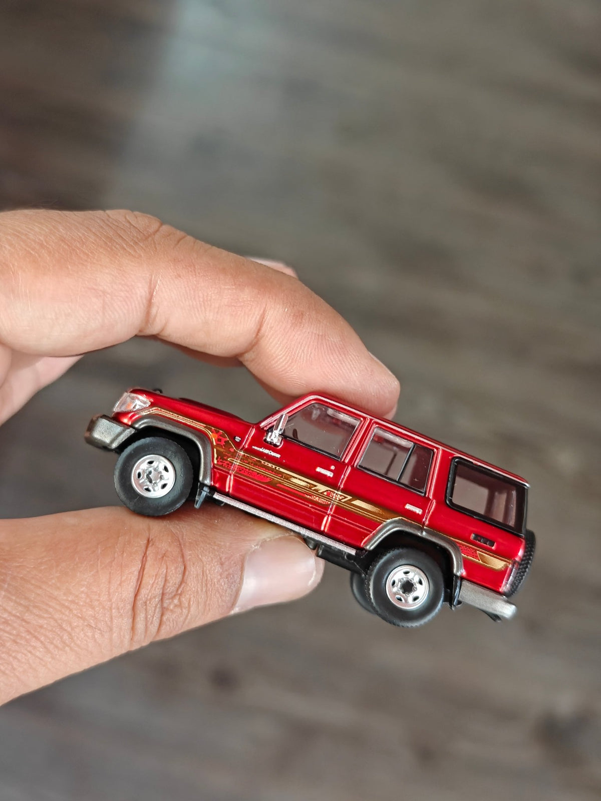 Massdi 1994 Toyota Land Cruiser LC76 - Red (Open Box) - Kinder Logs