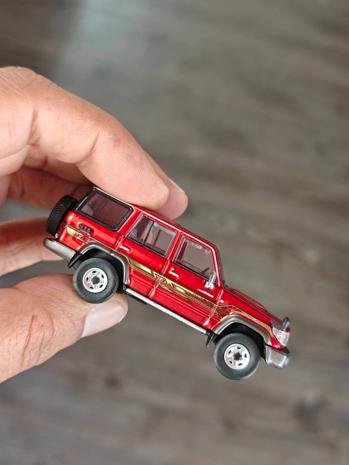 Massdi 1994 Toyota Land Cruiser LC76 - Red (Open Box) - Kinder Logs