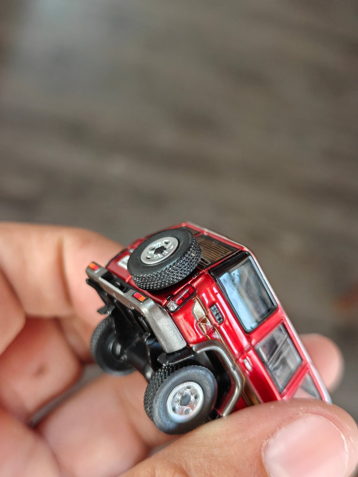 Massdi 1994 Toyota Land Cruiser LC76 - Red (Open Box) - Kinder Logs