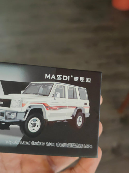 Massdi 1994 Toyota Land Cruiser LC76 - White (Open Box) - Kinder Logs