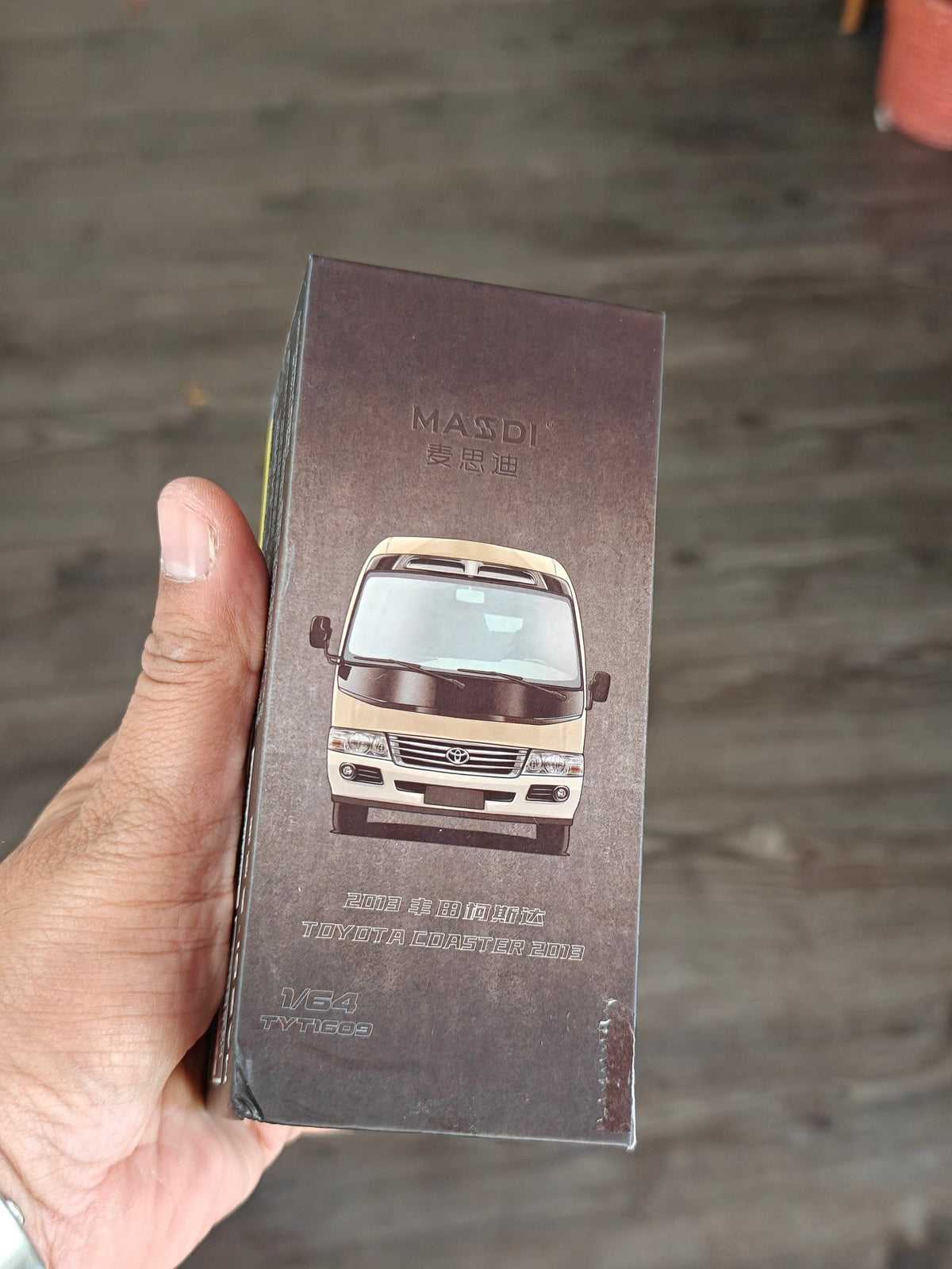 Massdi 2013 Toyota Coaster Bus - Beige (Open Box) - Kinder Logs