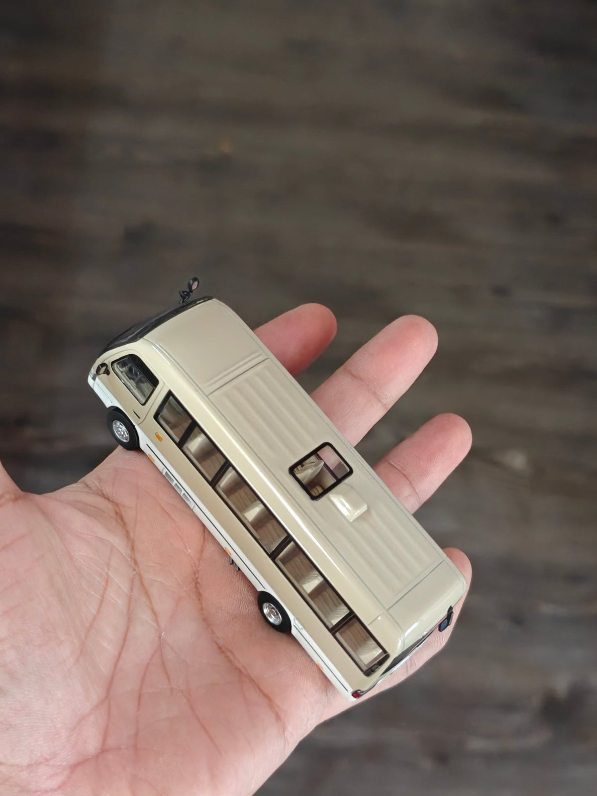 Massdi 2013 Toyota Coaster Bus - Beige (Open Box) - Kinder Logs