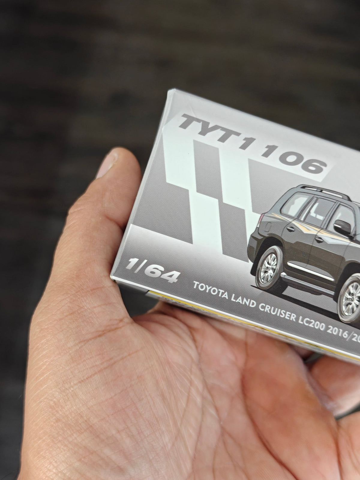 Massdi 2016 Toyota Land Cruiser LC200 - Dark Green - TYT1106 (Open Box) - Kinder Logs