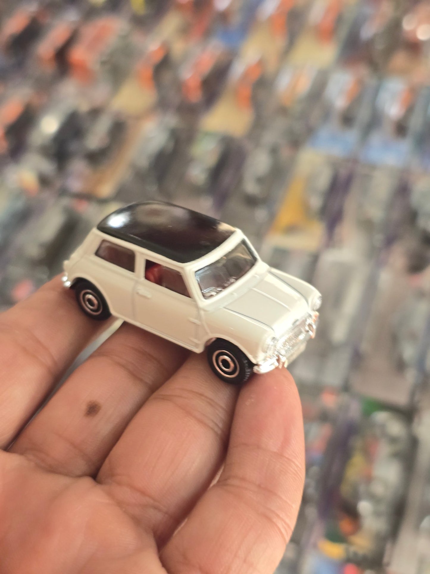 Matchbox 1964 Austin Mini Cooper - White (Uncarded) - Kinder Logs