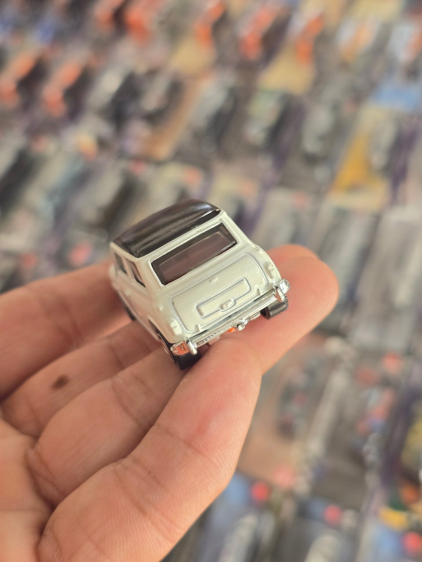 Matchbox 1964 Austin Mini Cooper - White (Uncarded) - Kinder Logs
