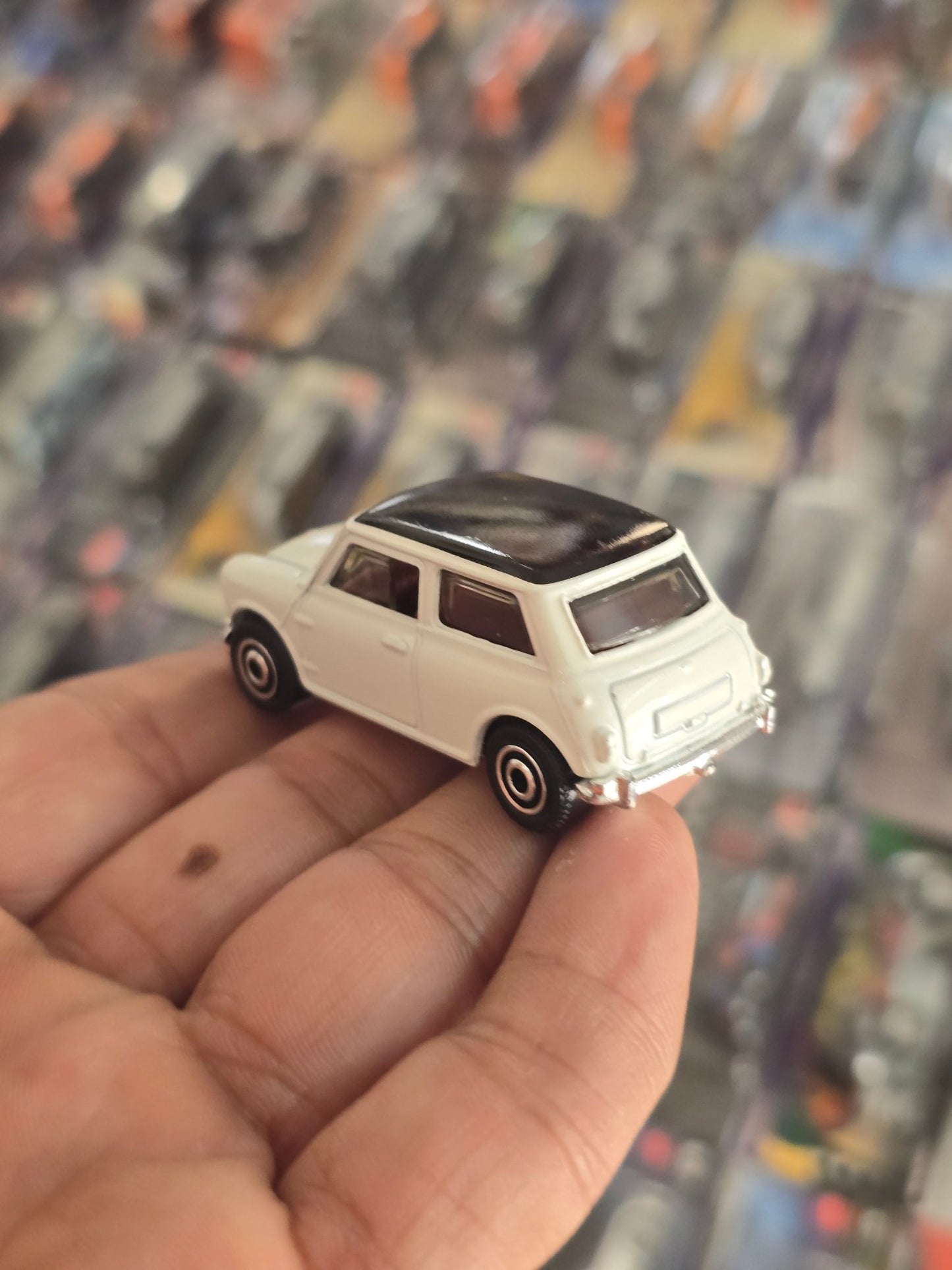Matchbox 1964 Austin Mini Cooper - White (Uncarded) - Kinder Logs