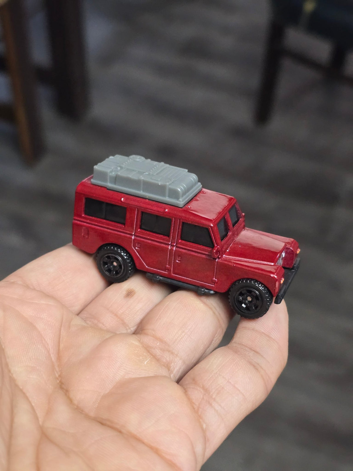 Matchbox 1966 Land Rover Gen II - Red (Uncarded - New) - Kinder Logs