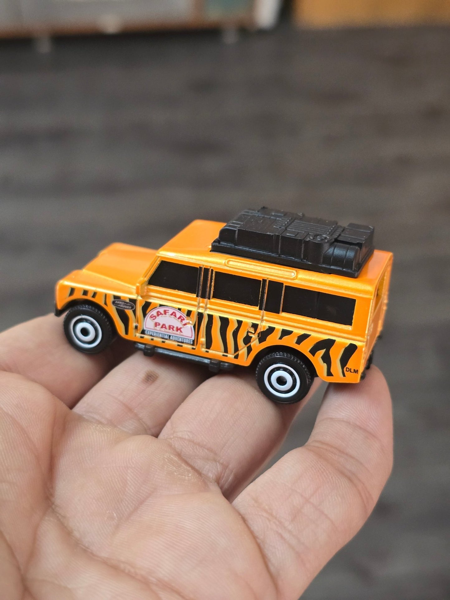Matchbox 1966 Land Rover Gen II Safari Park (Uncarded - New) - Kinder Logs
