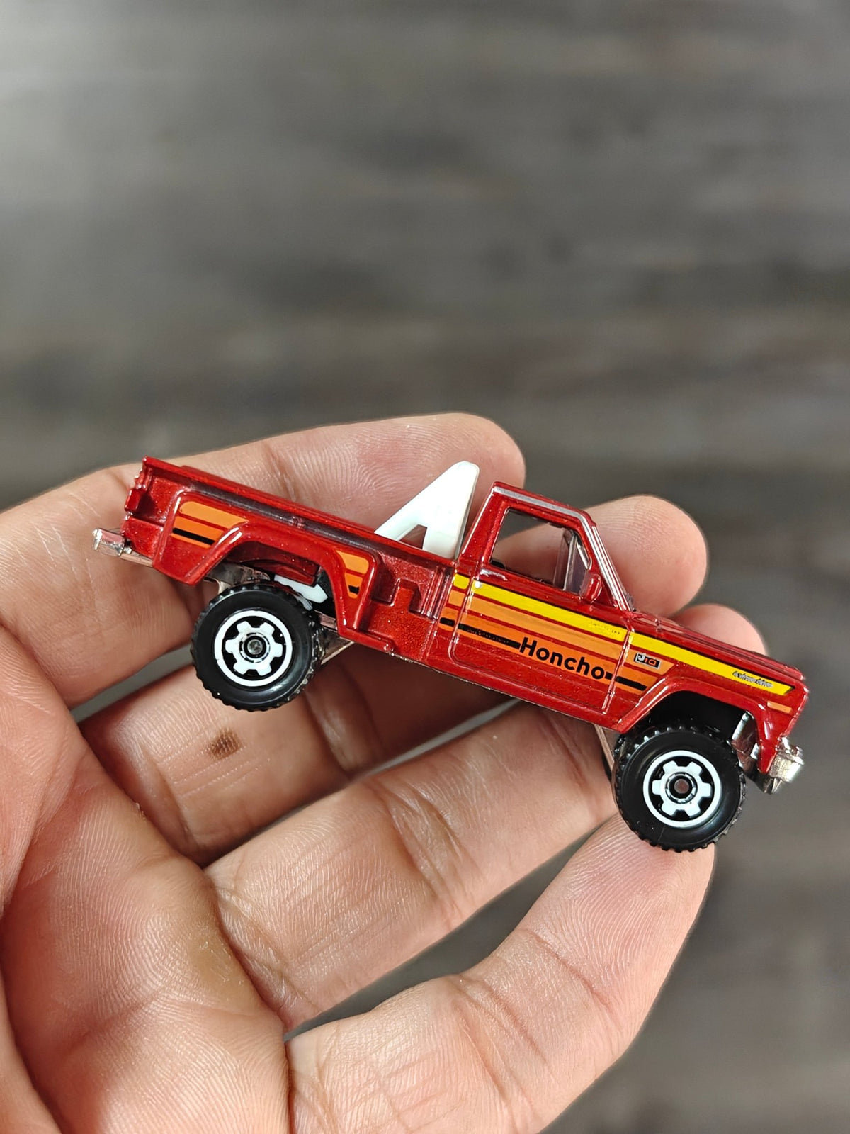 Matchbox 1980 Jeep J10 Stepside - Red (Uncarded - New) - Kinder Logs
