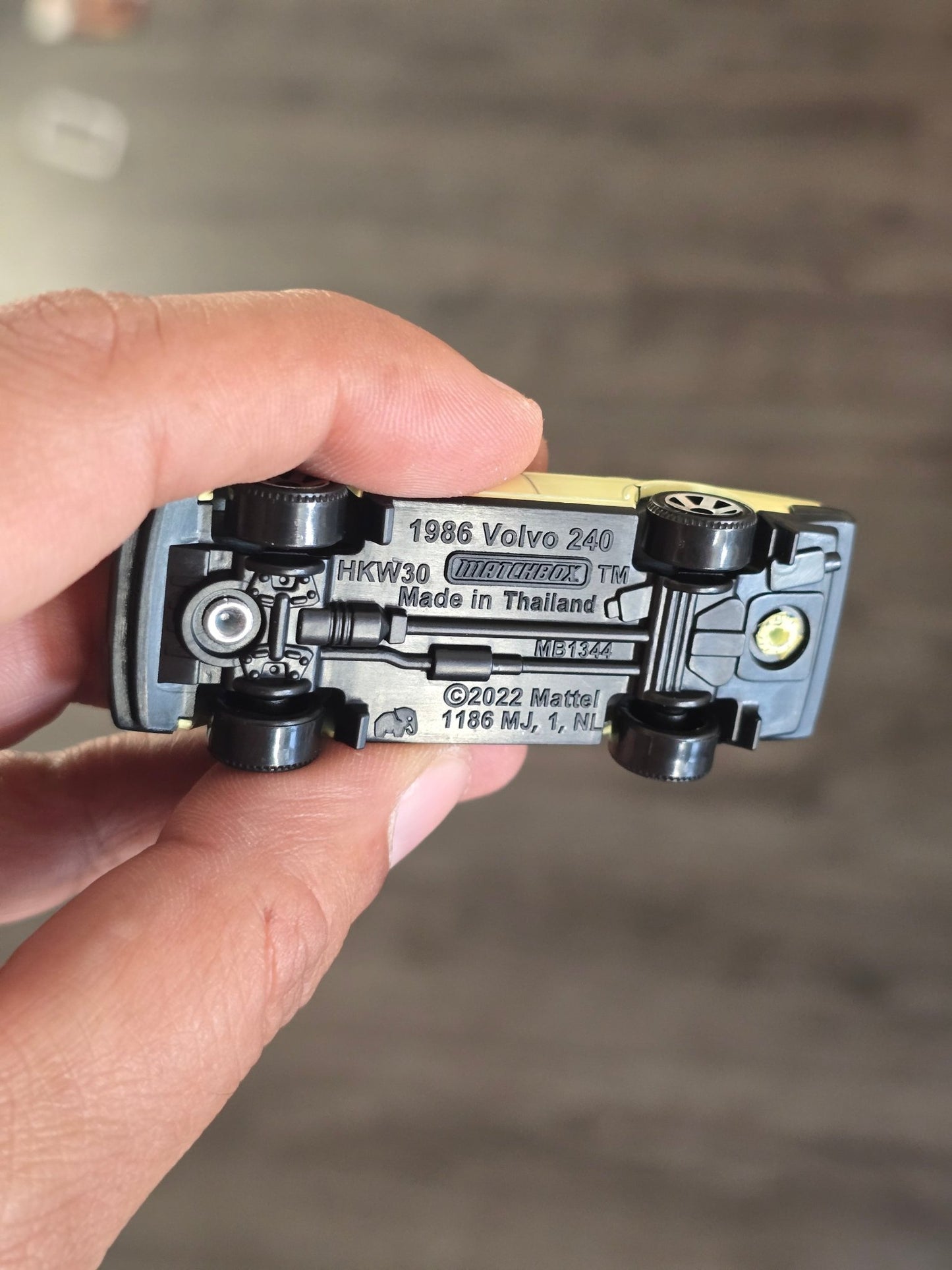 Matchbox 1986 Volvo 240 - Light Yellow (Uncarded - New) - Kinder Logs