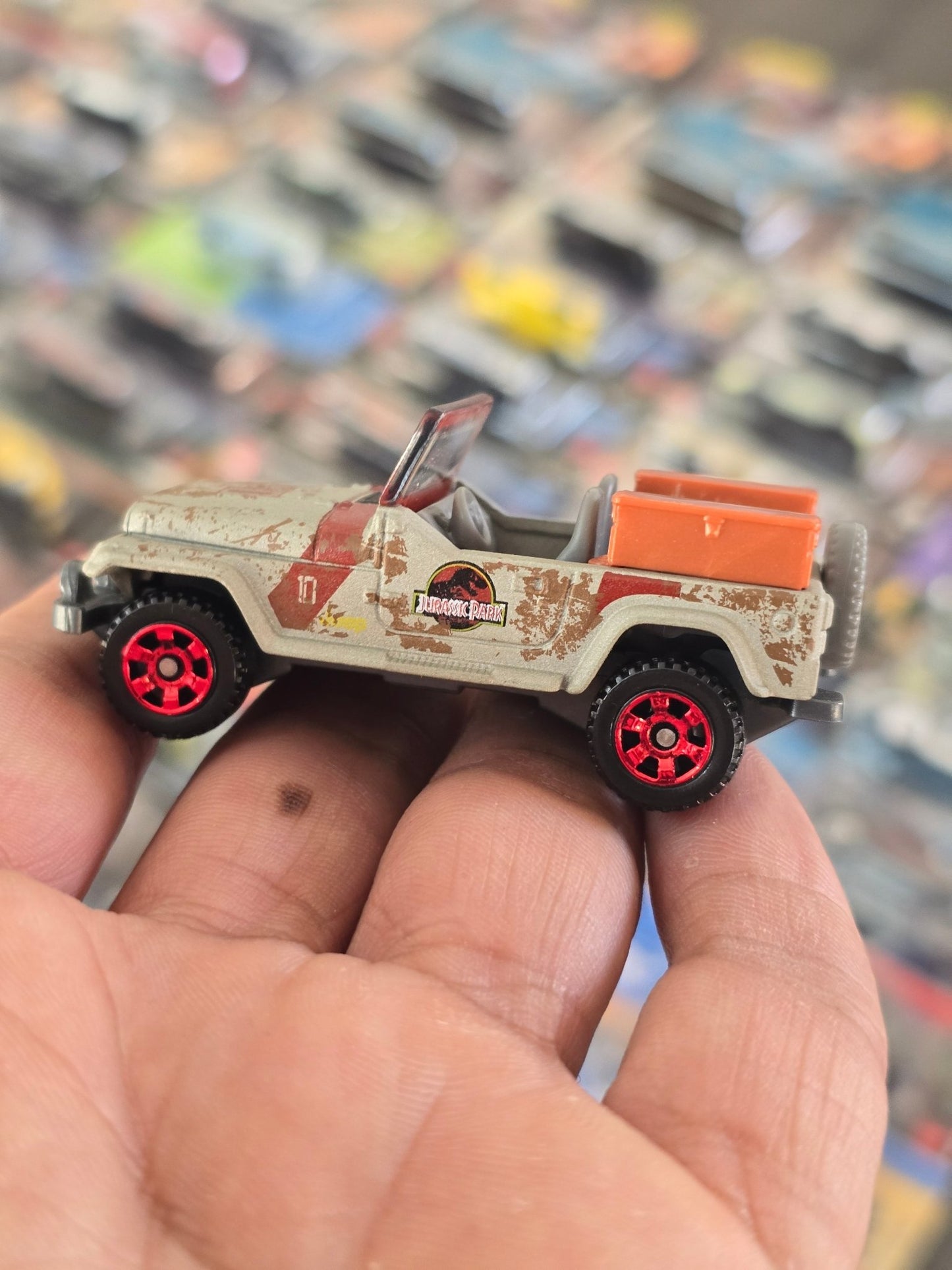 Matchbox 1993 Jeep Wrangler #10 - Jurassic World (Uncarded) - Kinder Logs