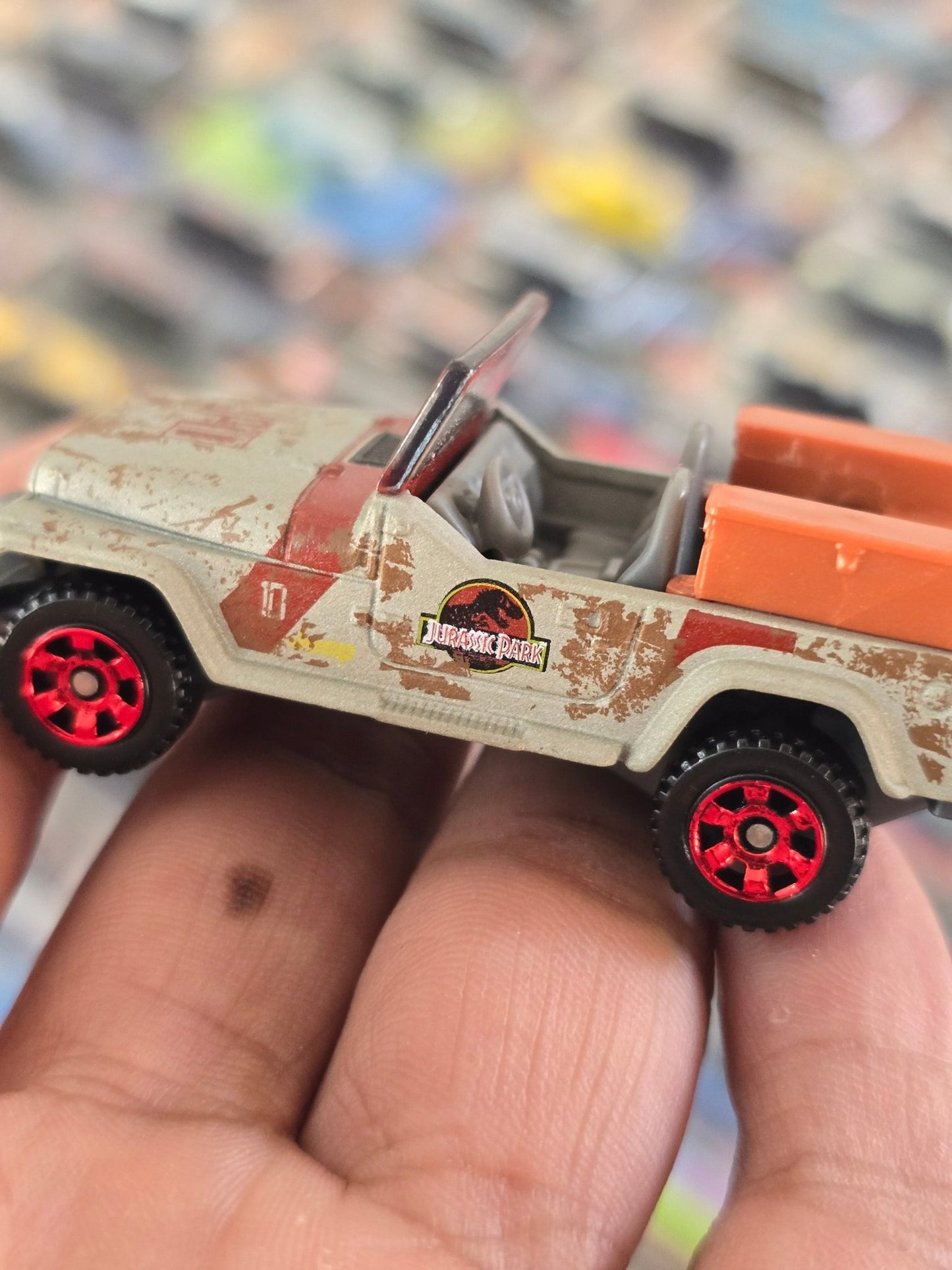 Matchbox 1993 Jeep Wrangler #10 - Jurassic World (Uncarded) - Kinder Logs