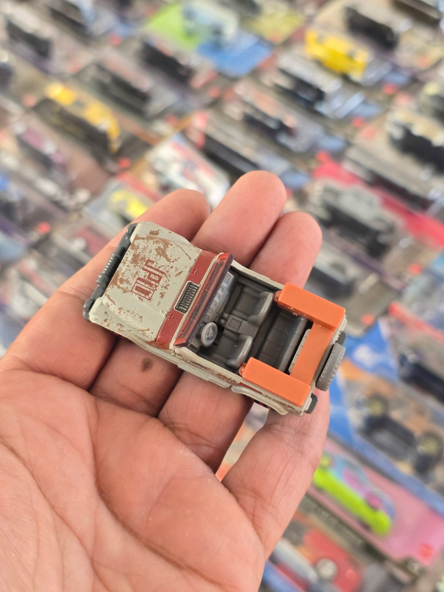 Matchbox 1993 Jeep Wrangler #10 - Jurassic World (Uncarded) - Kinder Logs