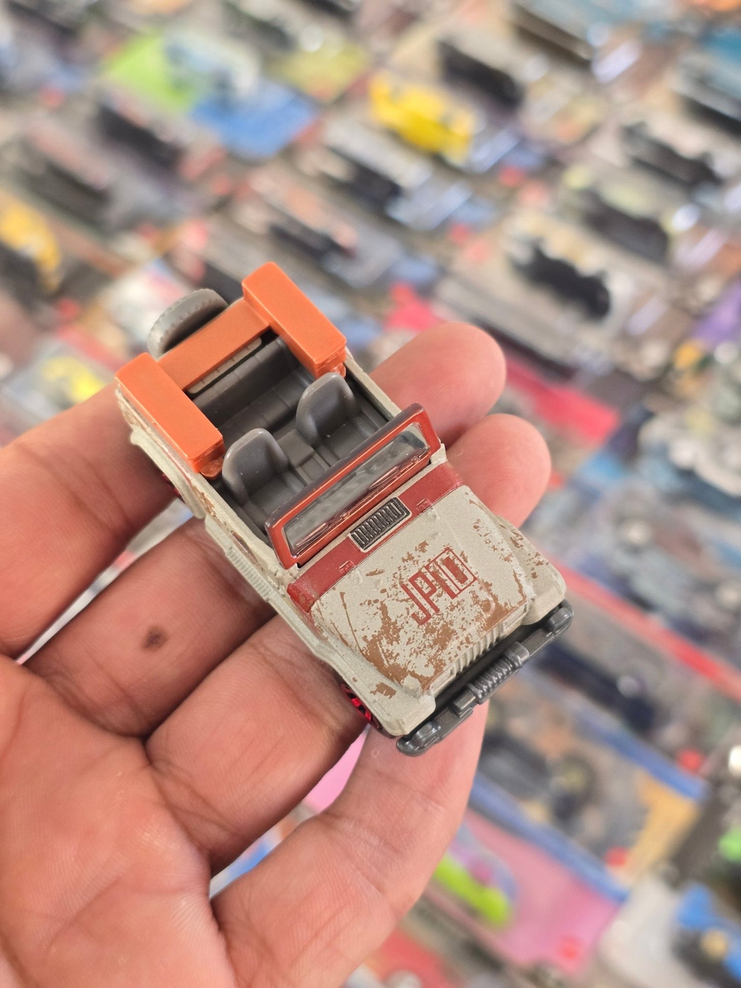 Matchbox 1993 Jeep Wrangler #10 - Jurassic World (Uncarded) - Kinder Logs