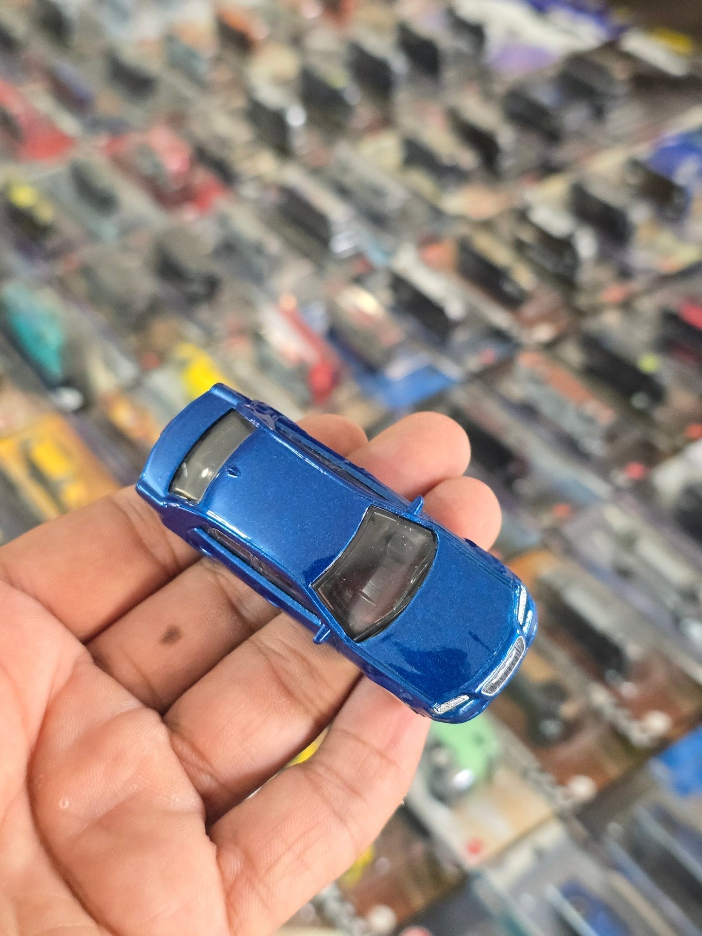 Matchbox 2015 Chrysler 300 Sedan (Uncarded) - Kinder Logs