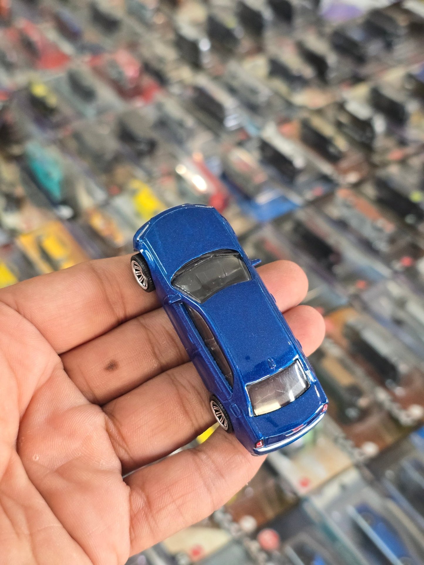 Matchbox 2015 Chrysler 300 Sedan (Uncarded) - Kinder Logs
