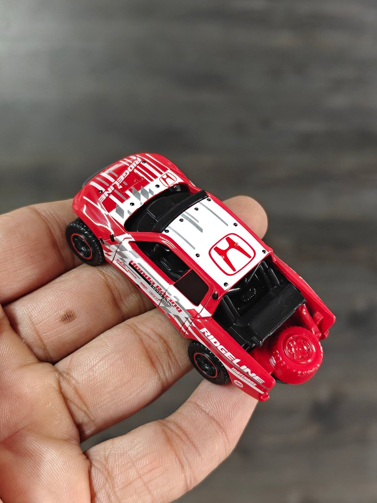 Matchbox 2015 Honda Ridgeline - Red (Uncarded - New) - Kinder Logs