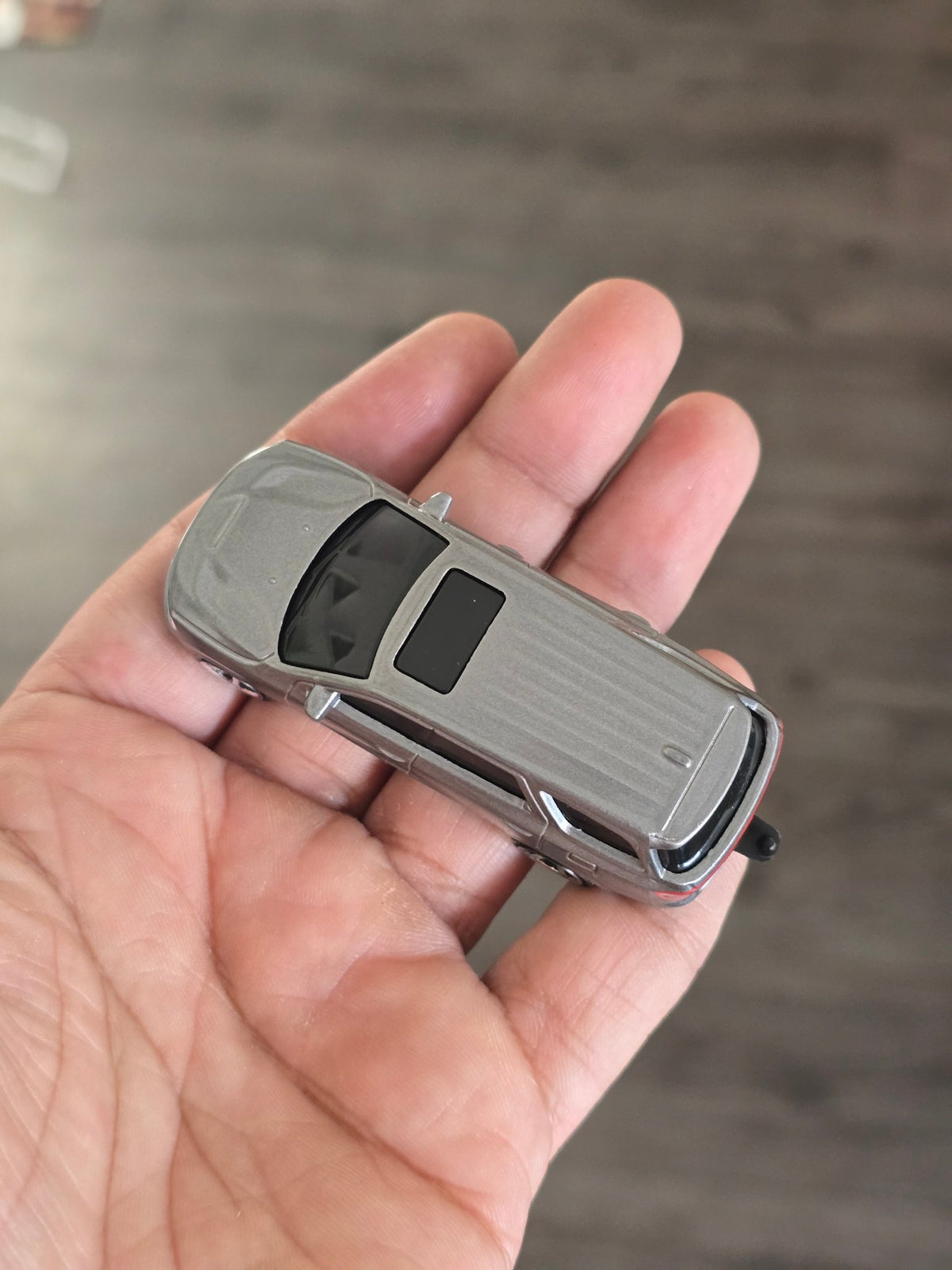Matchbox 2018 Dodge Durango - Grey (Uncarded - New) - Kinder Logs