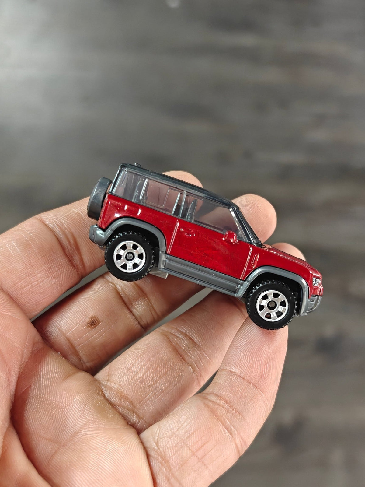 Matchbox 2020 Land Rover Defender 90 - Maroon (Uncarded - New) - Kinder Logs
