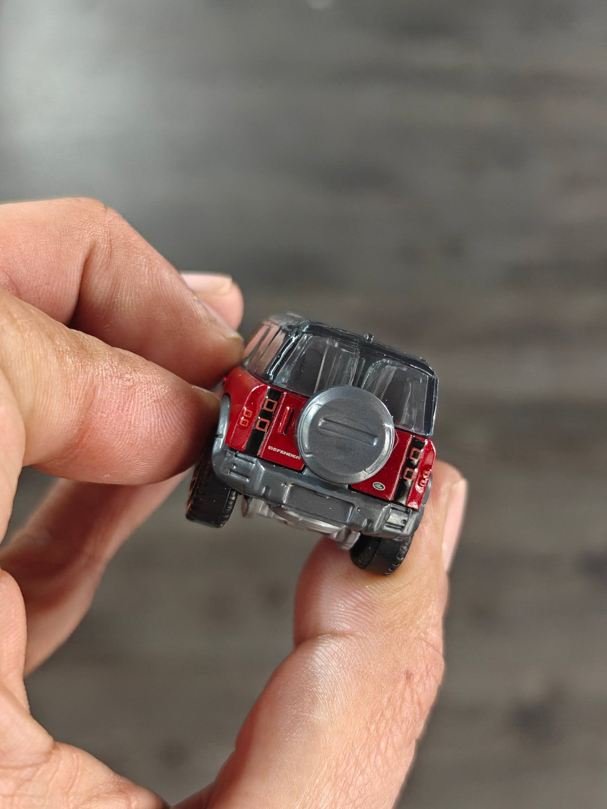 Matchbox 2020 Land Rover Defender 90 - Maroon (Uncarded - New) - Kinder Logs