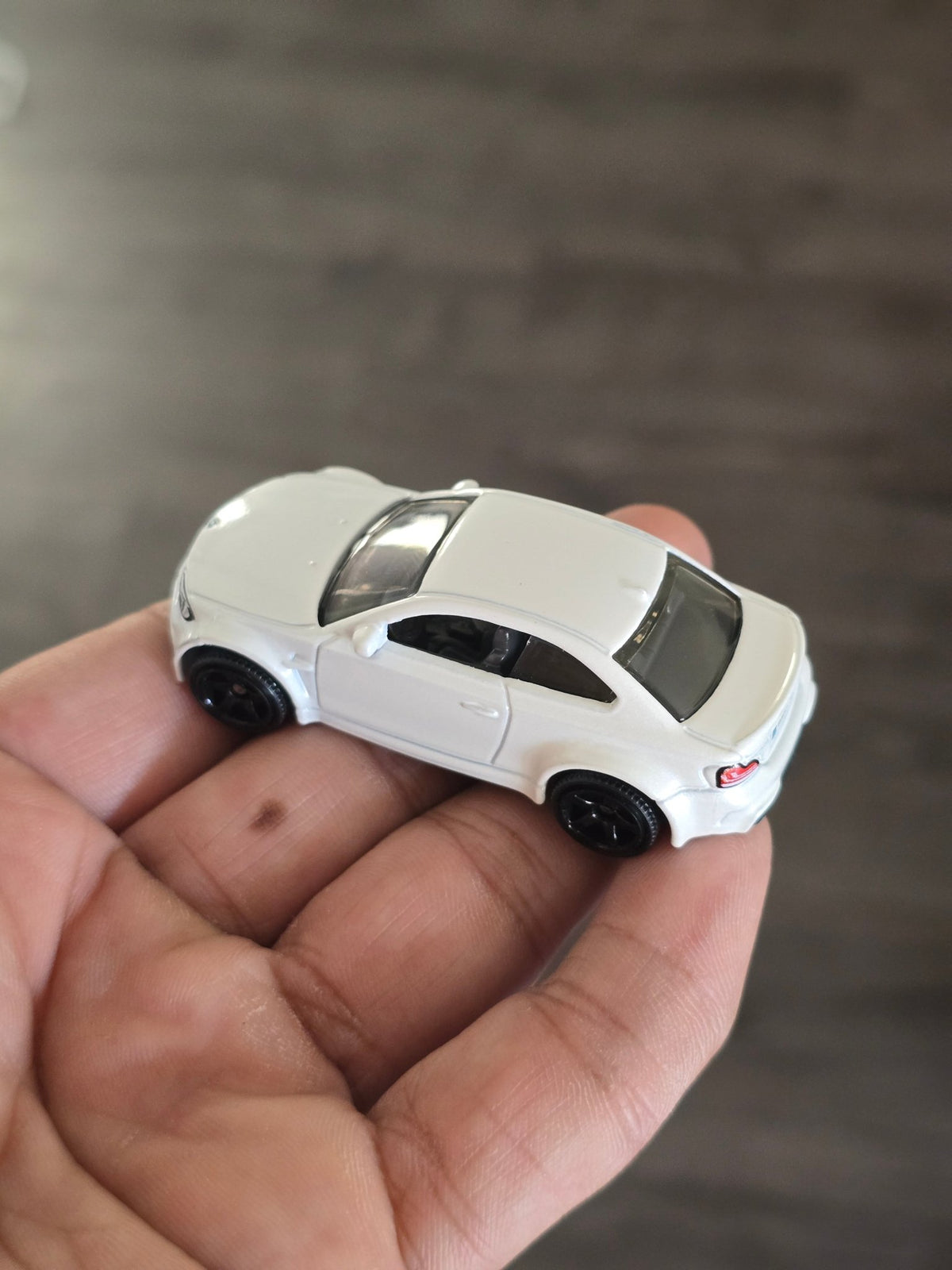 Matchbox BMW 1M - White (Uncarded - New) - Kinder Logs