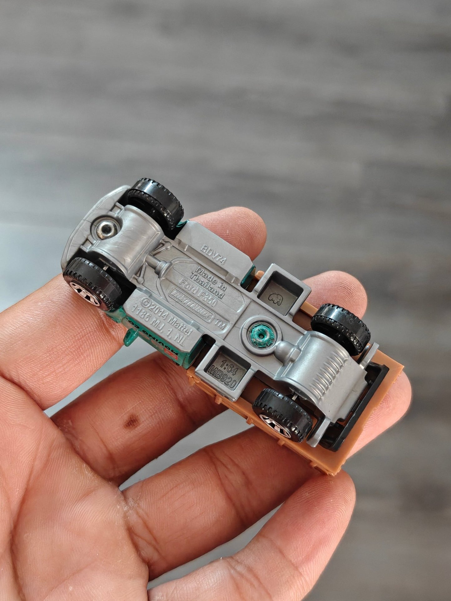 Matchbox Ford F - 350 Stakebed Truck (Uncarded - New) - Kinder Logs